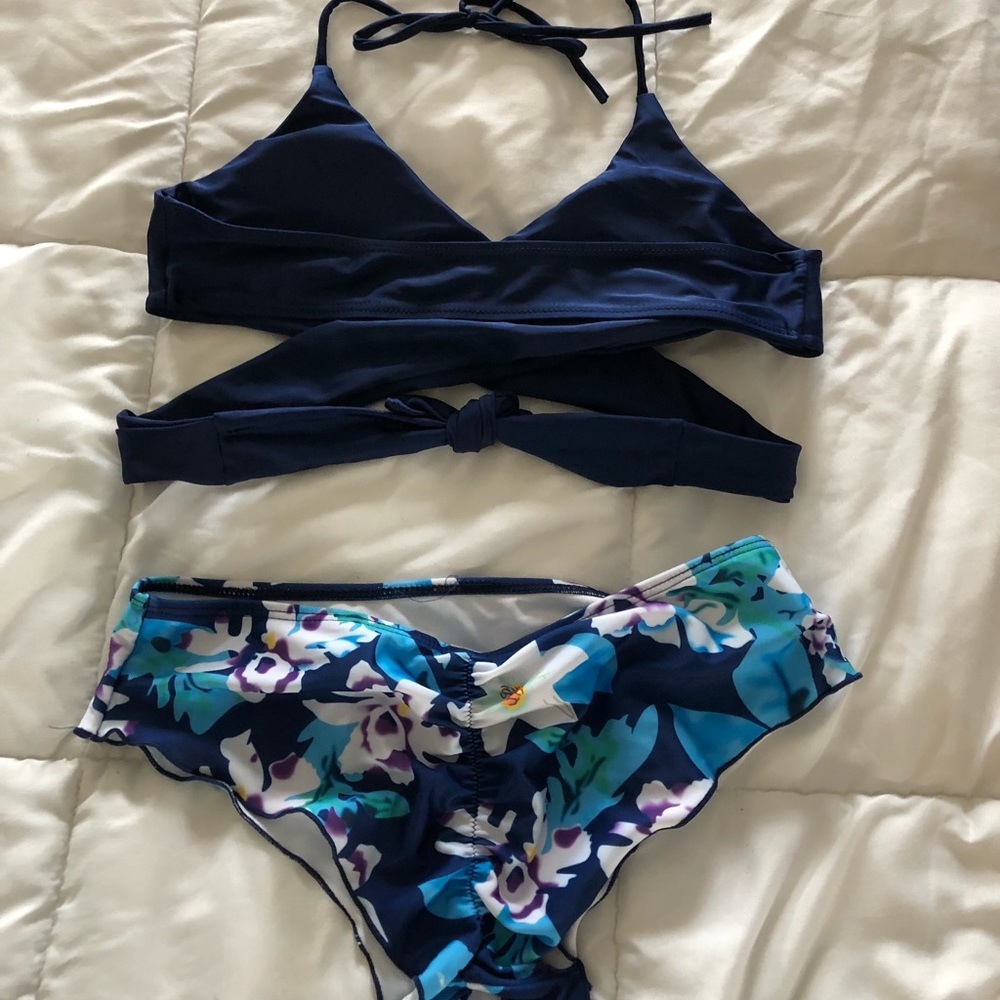 Bikini set - Picture 2 of 2